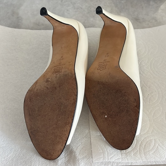 Shoes - Picture 2 of 4